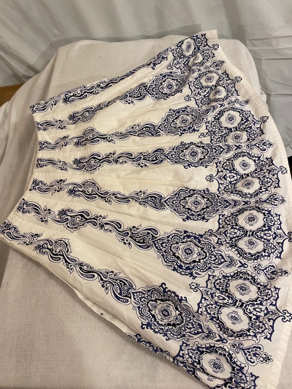 Jones New York White and Navy Printed Skirt